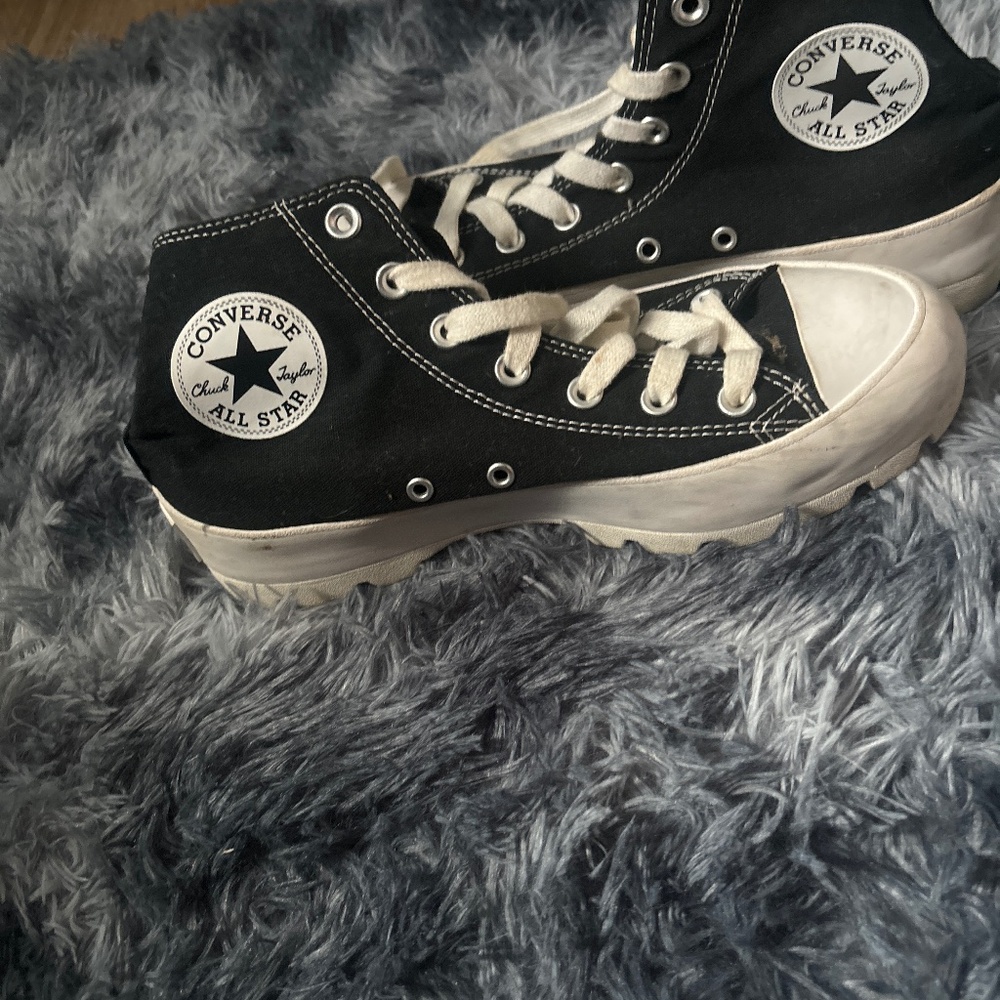 Converse woman’s
